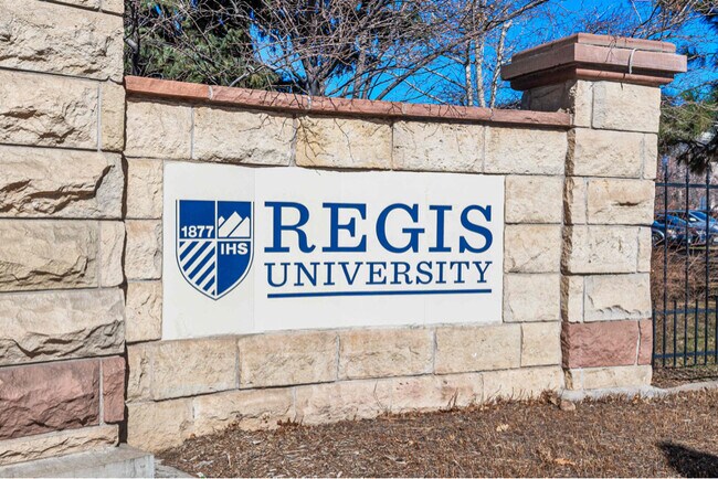 Building Photo - 2824 W Parkside Pl