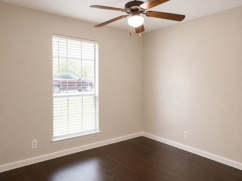 Building Photo - 126 Hollyhill Ln
