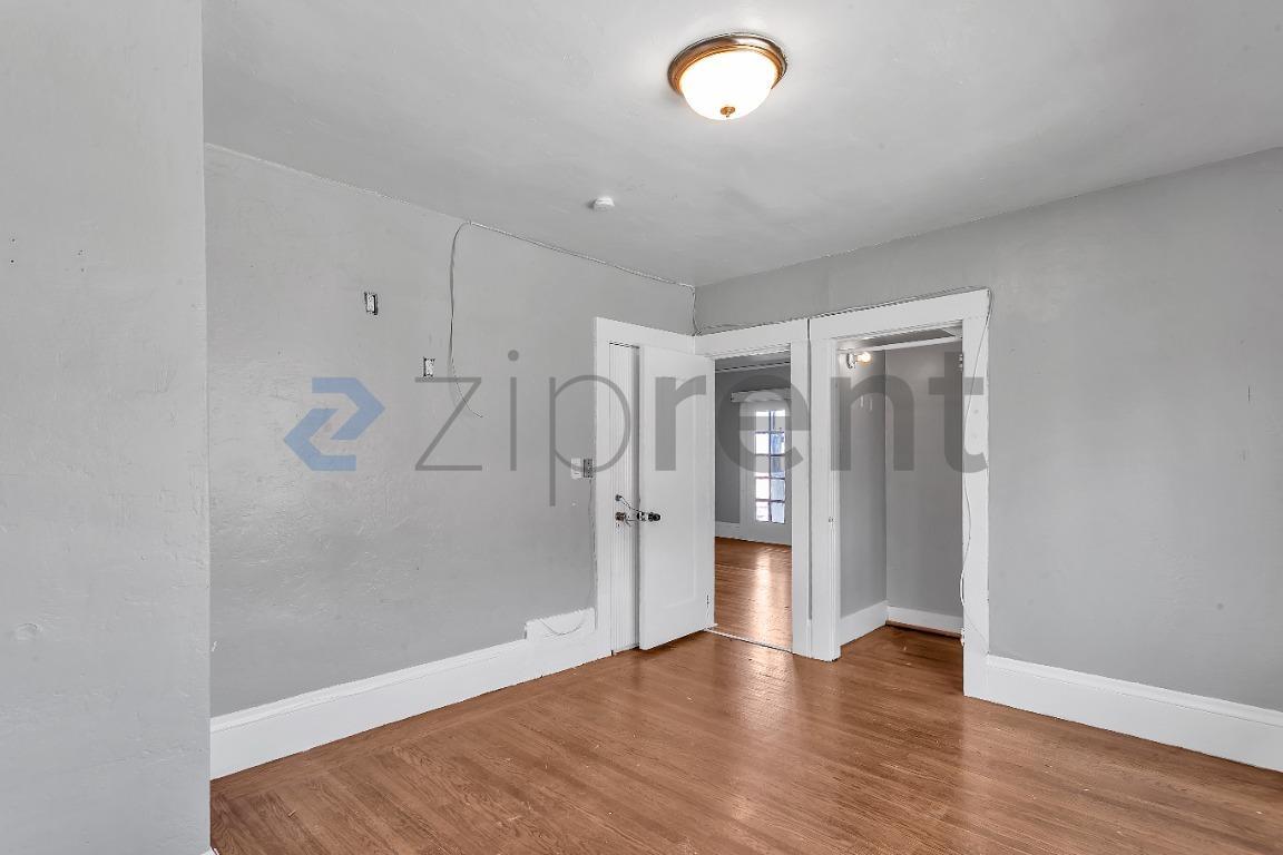 Building Photo - Unit 2