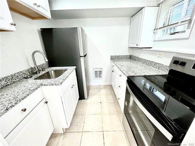 Building Photo - 106 Limewood Ave