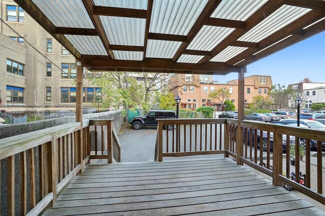 Building Photo - 210 PAVONIA Ave