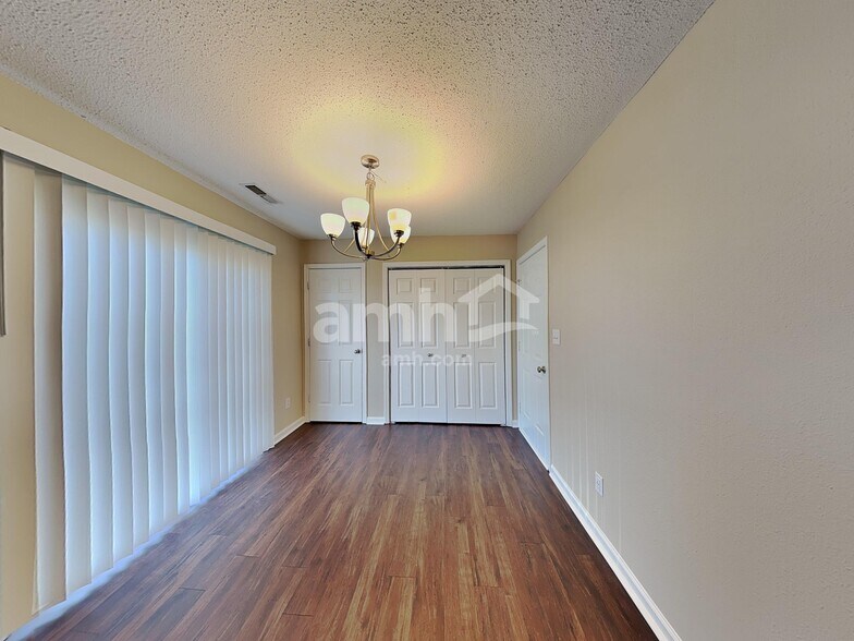 Building Photo - 656 Rocky Meadow Dr