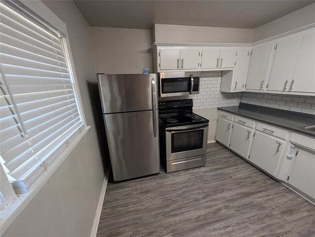 Building Photo - 1614 Iowa St