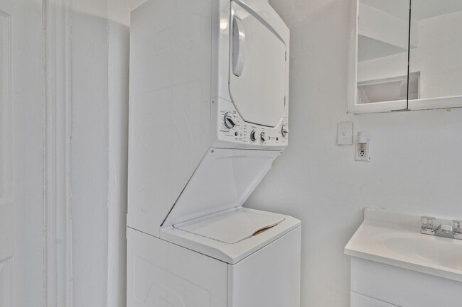 Building Photo - Available Now! Massive, Recently Renovated...