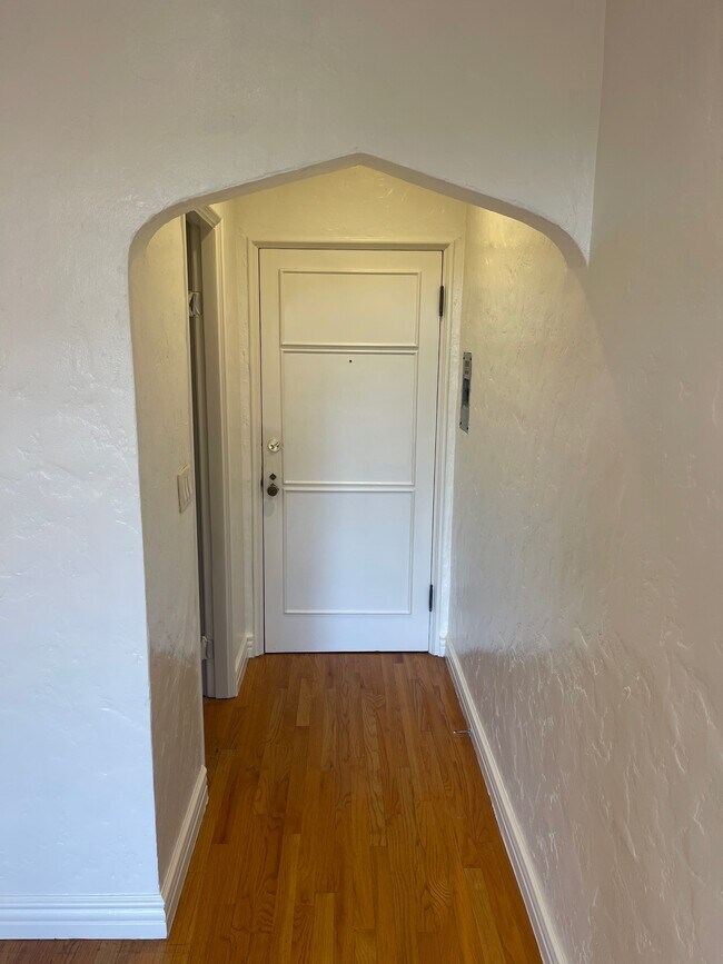 Building Photo - 152 S Peck Dr