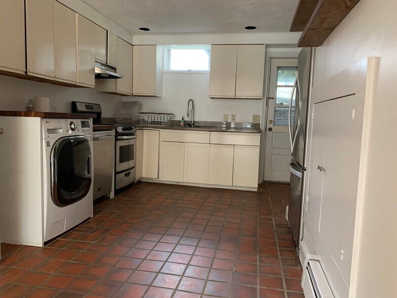 Building Photo - 11 Bridge St