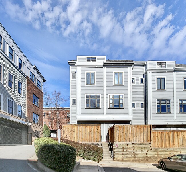 Building Photo - 608 Garden District Dr