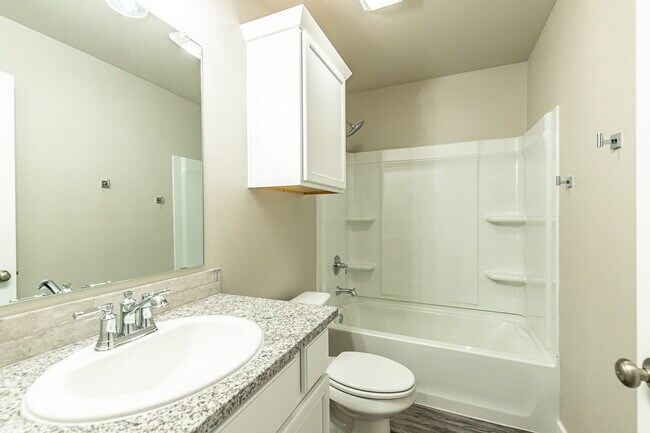Building Photo - Beautiful 4 bed 3 bath home