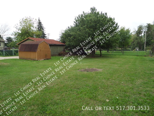 Building Photo - 2-BDR 1-BTH Duplex - West Lansing - Grand ...