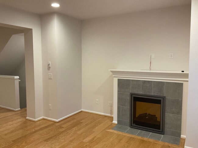 Building Photo - Riverfront Townhome with Tandem Garage & Fenced Yard