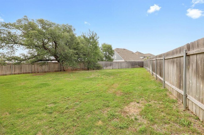 Building Photo - 113 King Thistle Ct