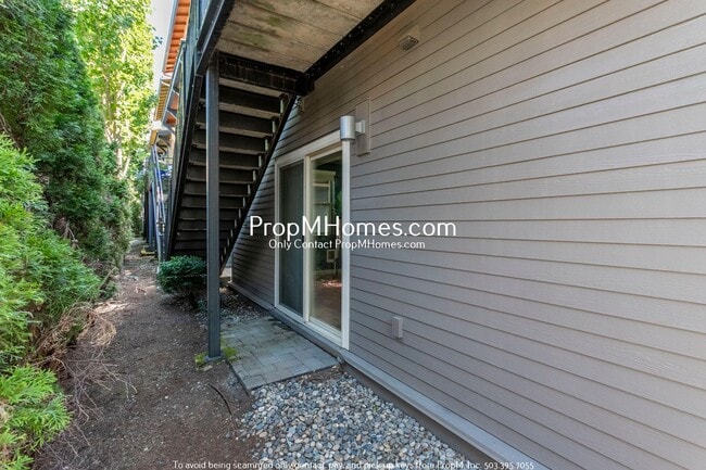 Building Photo - Modern Studio in the Heart of SE!