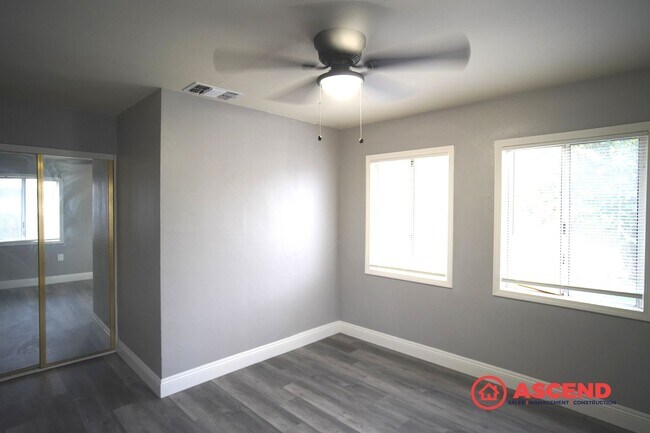 Building Photo - 1318-1320 El Tejon Ave