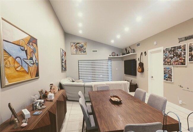 Building Photo - 679 Racquet Club Rd