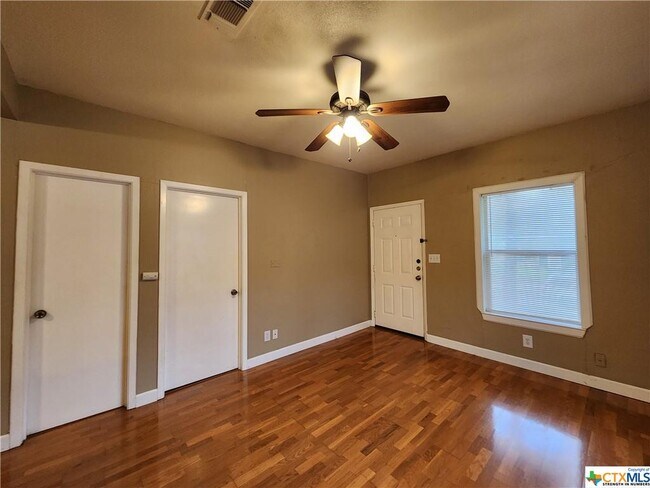 Building Photo - 604 S Academy Ave