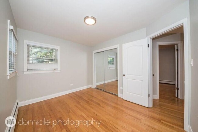 Building Photo - 2 bedroom in Chicago IL 60625