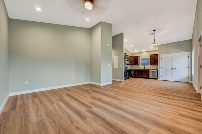 Building Photo - 708 Harrison Ave