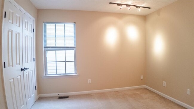 Building Photo - 2327 Oak Glenn Cir