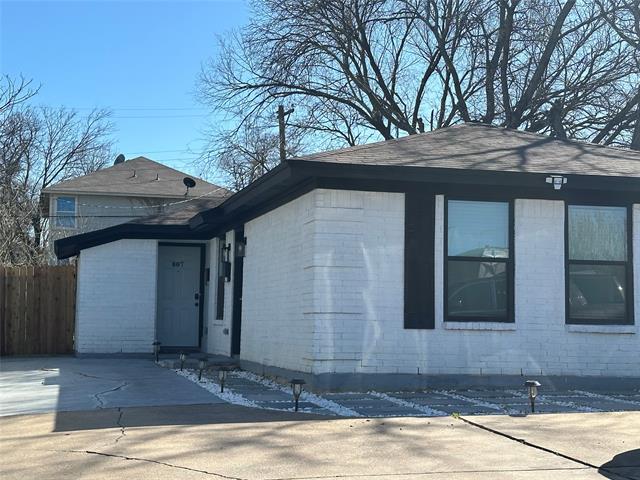 Building Photo - 807 W Broadus St