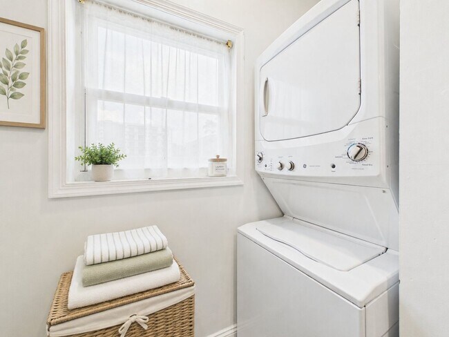 Building Photo - 2 story, 2 bed 1 bath house - newly remodeled AUGUST 1