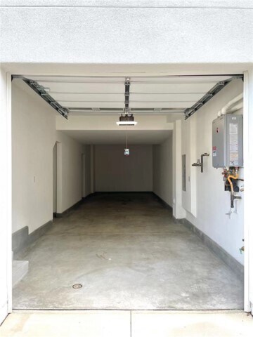 Building Photo - 11042 Momentum Dr