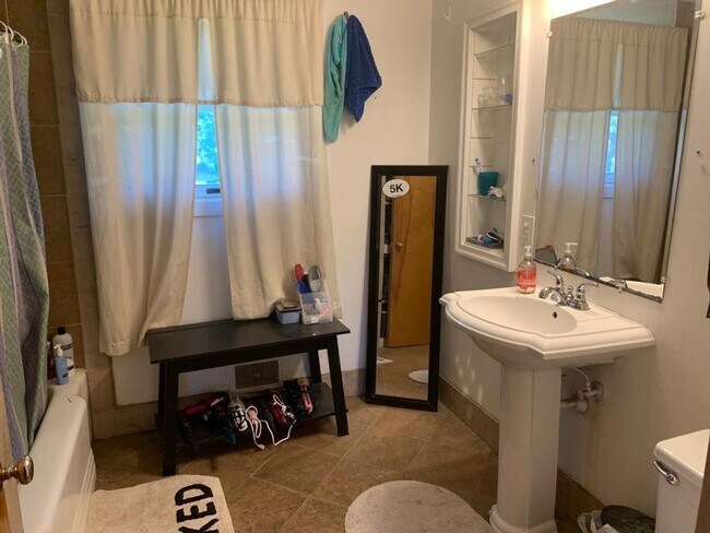 Building Photo - 910 Bungalow Ct