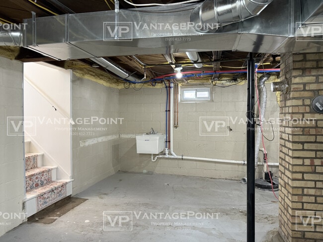 Building Photo - 1335 Dousman St