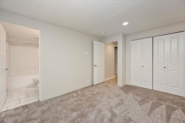 Building Photo - Newly Renovated North End Boise Apartments