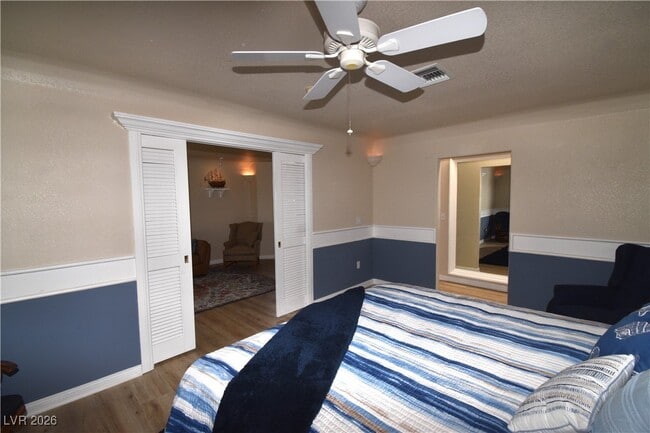 Building Photo - 6889 Beverly Glen Ave