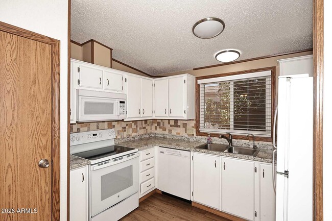 Building Photo - 6249 S Pinehurst Dr