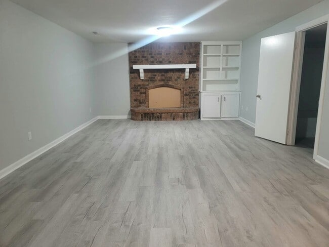 Building Photo - 621 Ridgeway Rd