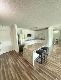 Building Photo - 14840 Naranja Lakes Blvd