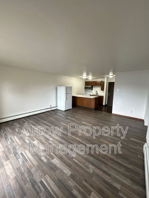 Primary Photo - 215 E Arbor Ave