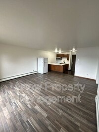 Building Photo - 215 E Arbor Ave
