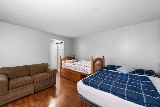 Building Photo - 11 Gibbs St