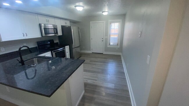 Building Photo - 3245 Summerhill Ln