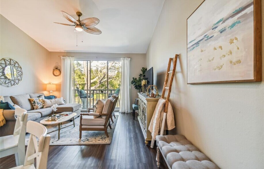 Building Photo - 628 Arbor Lake Ln