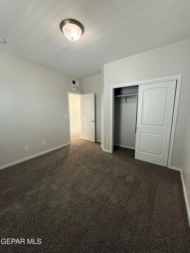 Building Photo - 804 Blingwood