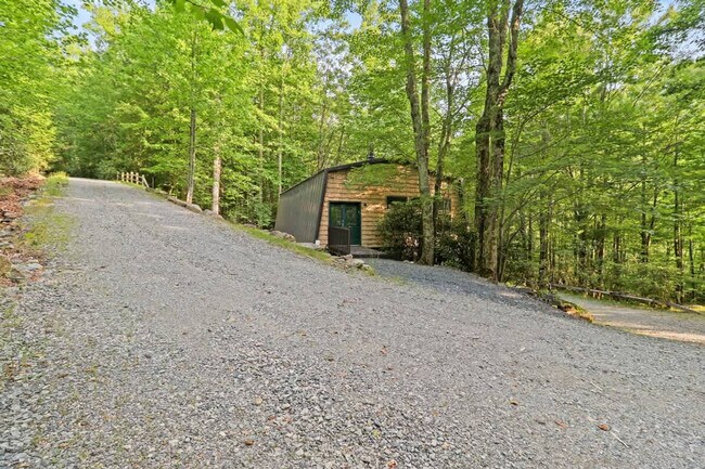 Building Photo - 364 Locust Ridge Rd