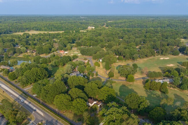 Building Photo - 4BR Golf Course Home in Bermuda Run with EV Charger