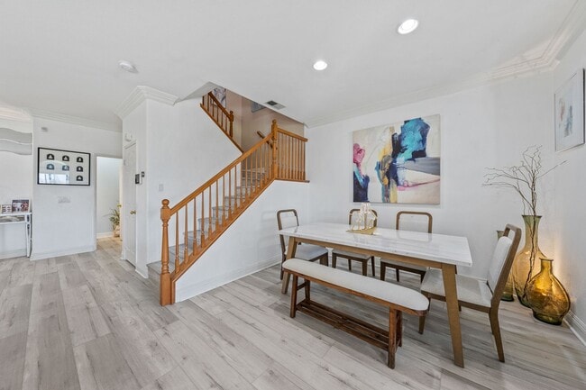 Building Photo - Beautiful Townhome in Chula Vista zz