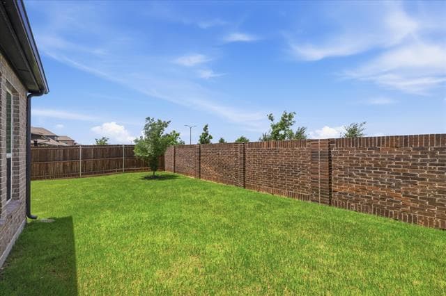 Building Photo - 1824 Valencia Dr