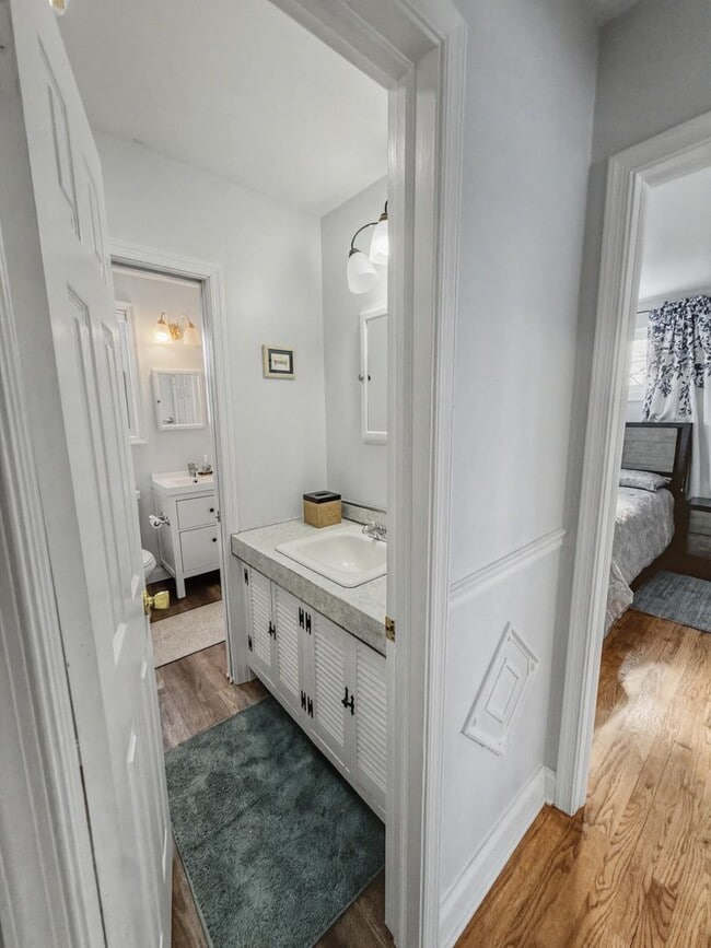 Building Photo - Furnished 4BD 2BA Home with Two kitchens, Basement, and Garage!