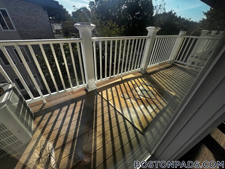 Building Photo - 16 Westgate Dr