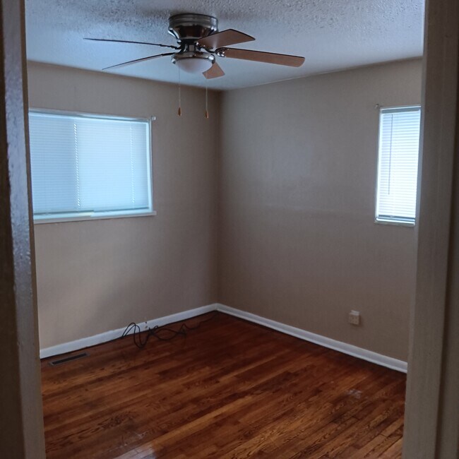 Building Photo - 1821 W 19th Ave