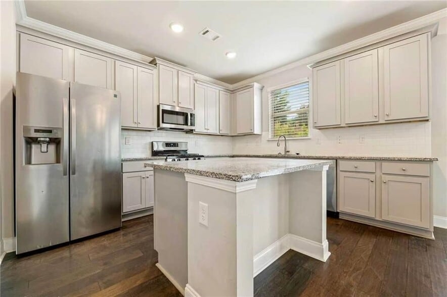 Building Photo - 422 Hinton Farm Wy.