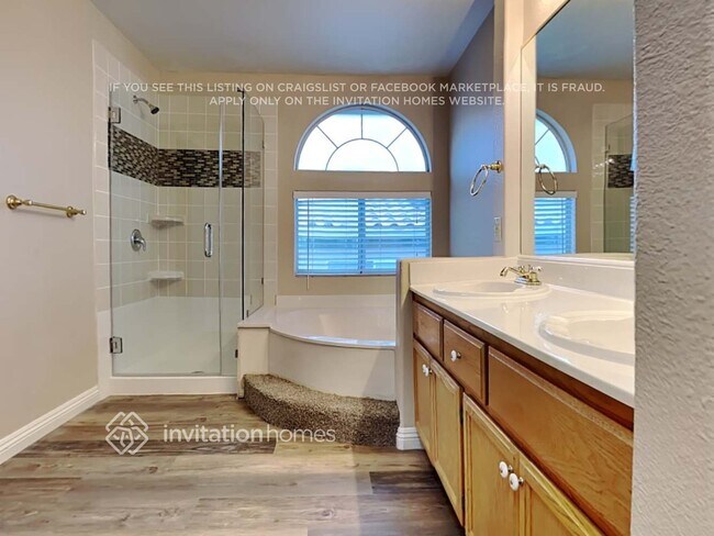 Building Photo - 2806 Via Bel Mondo St