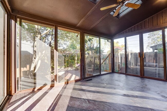 Building Photo - 557 S Grant Ave