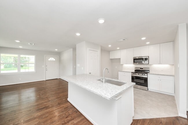 Building Photo - 8102 Bob White Dr
