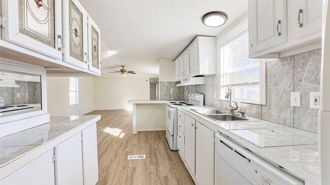 Building Photo - 1202 US-190